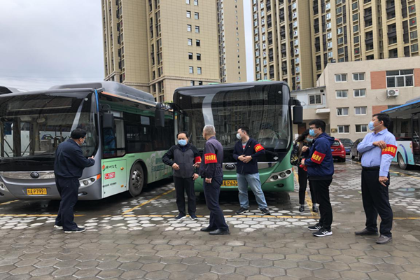 中共鄭州赫喆文化傳播有限公司黨支部開展“疫情防控常態化，為公共交通助力”志愿服務實踐活動