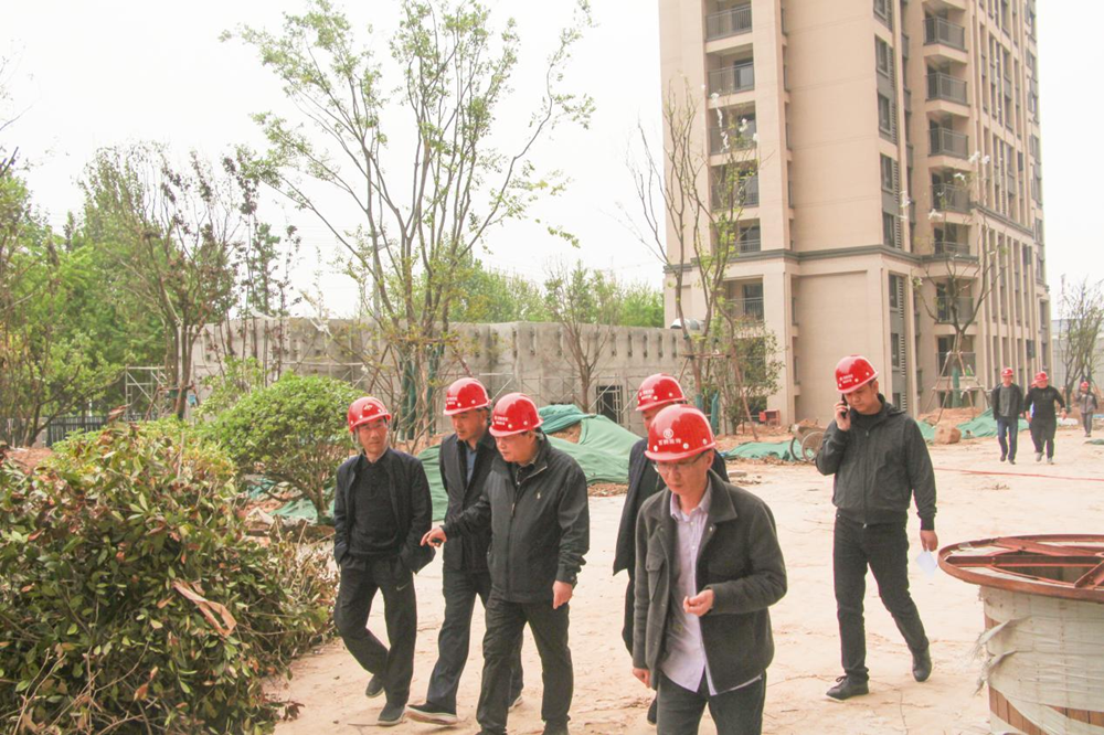 鄭州市國(guó)資委黨委書記、主任李秀山一行到美好天境苑項(xiàng)目調(diào)研指導(dǎo)安全生產(chǎn)工作